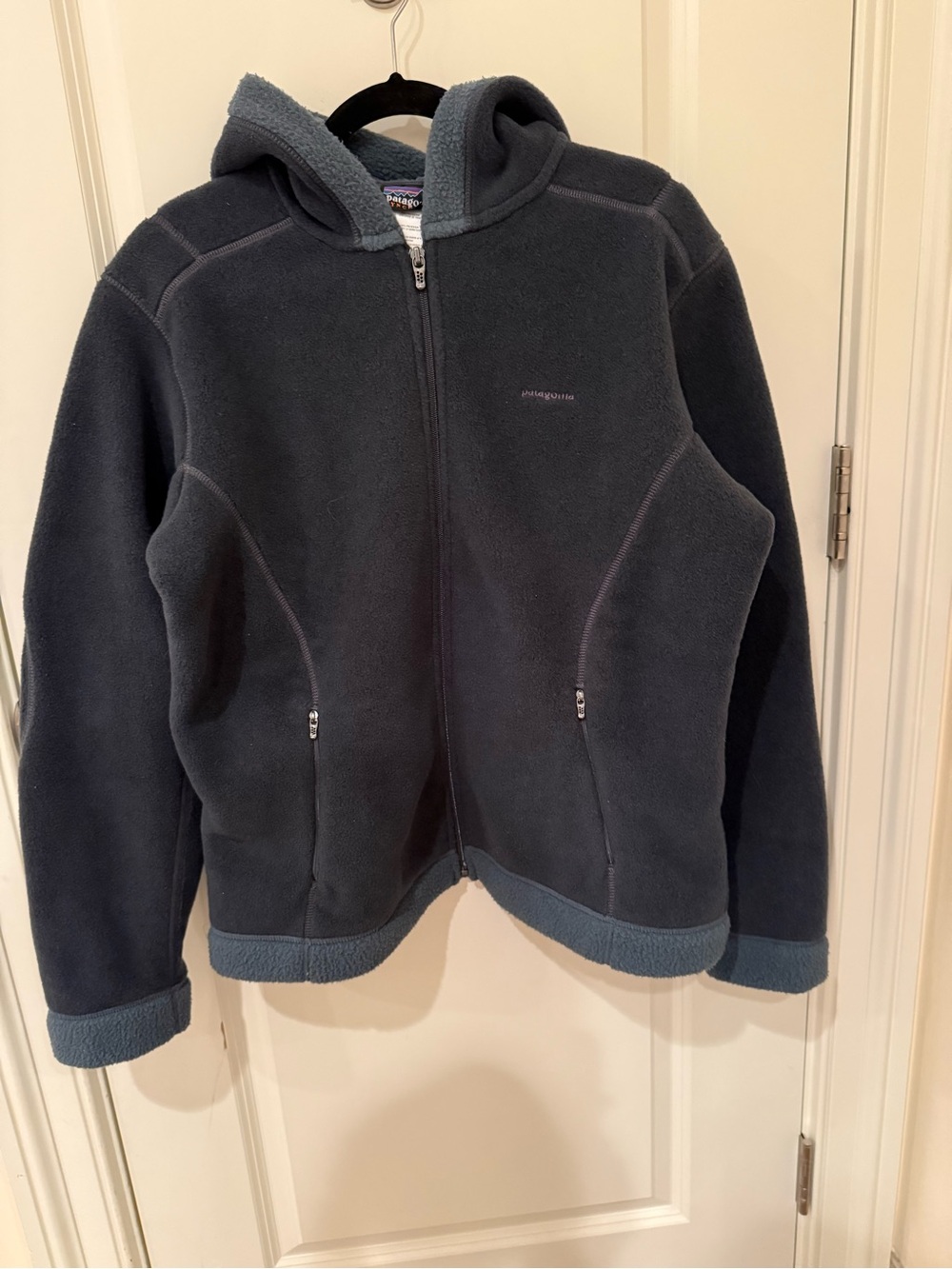 NWT Patagonia Women’s Synchilla Arctic Dark Blue Hooded Fleece Jacket